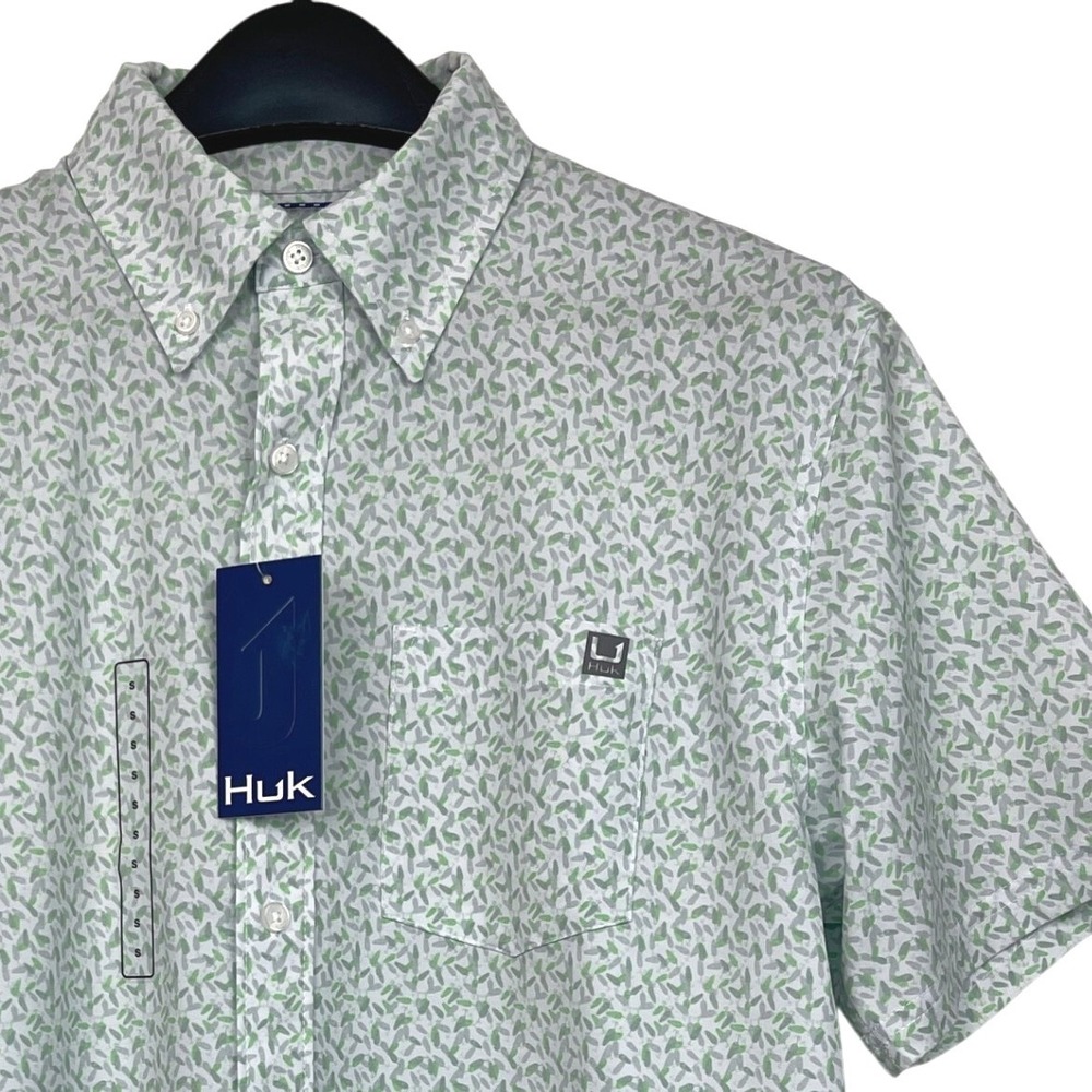 NEW Huk Kona Short-Sleeve Fishing Shirt Mens S Green AOP Fishing Lure Print $60